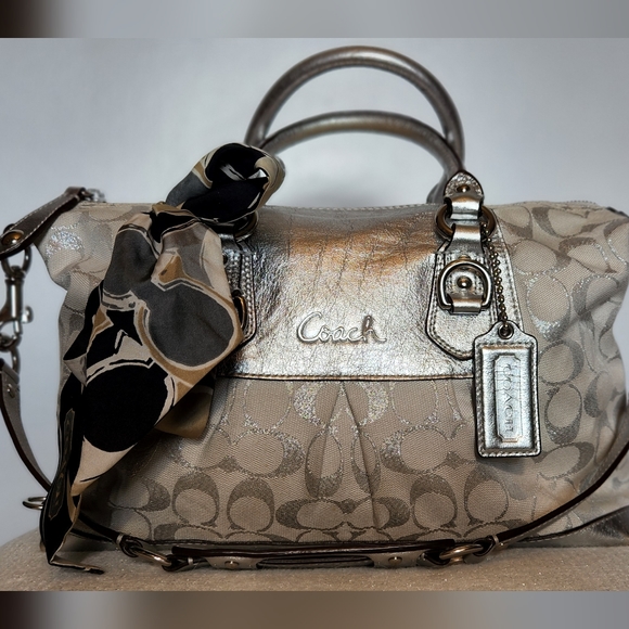 Coach Bag - Picture 3 of 10